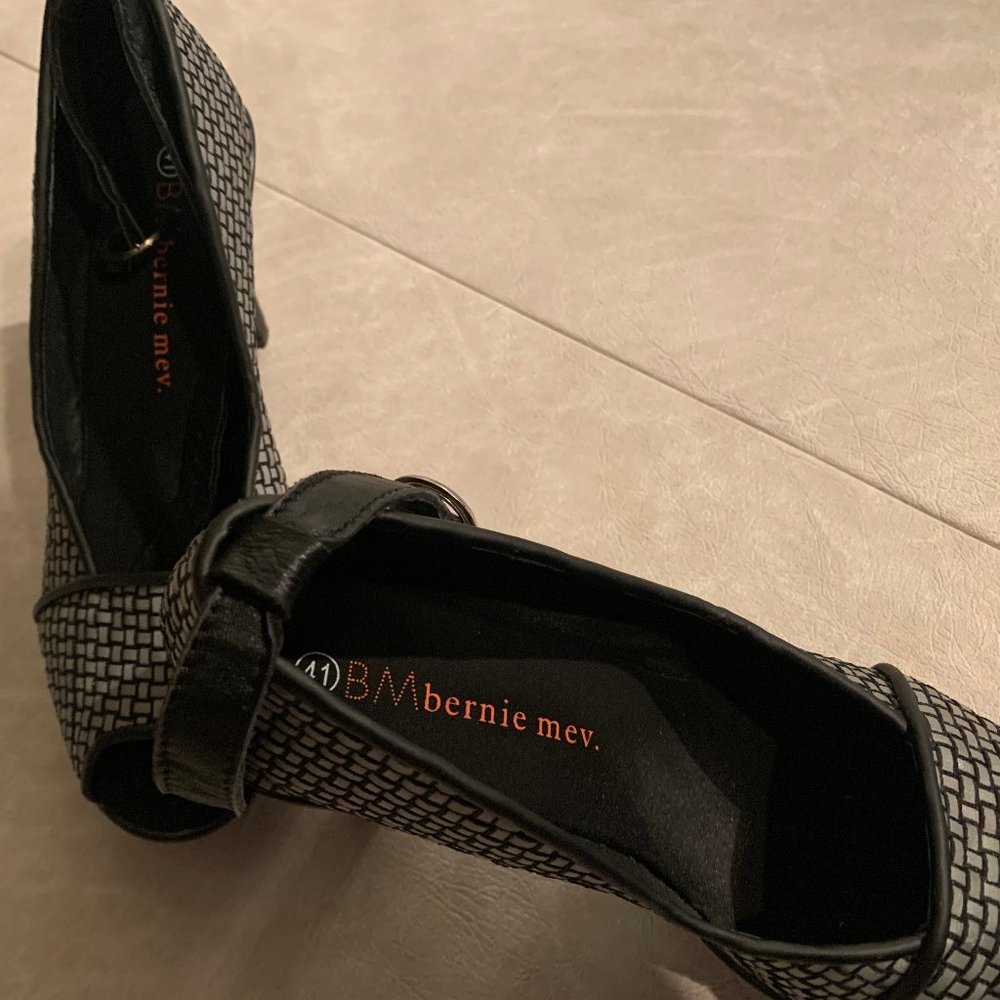 Bernie Mev. Black and White Reflective Lior Pump Shoes, Size 10.5